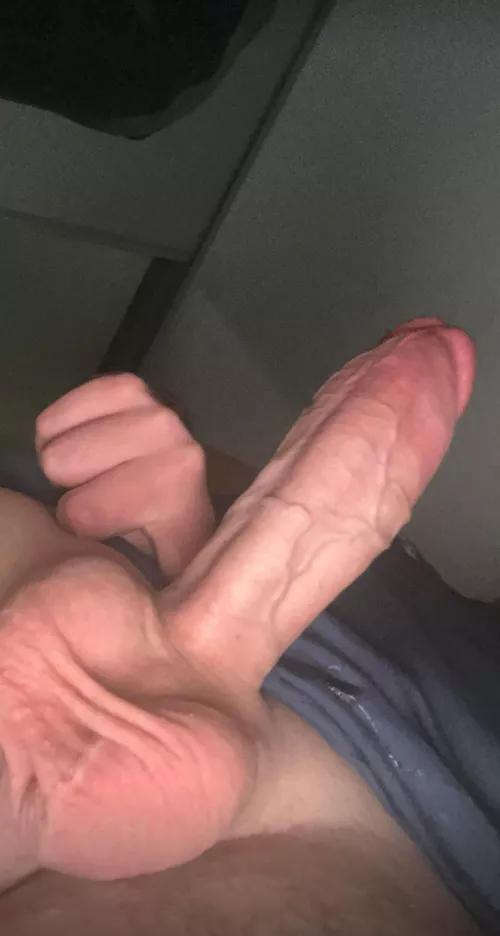 25m. Looking for F or couples 