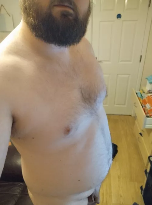 31 [M4A] #Essex I'm a chubby guy with a small cock that has little sexual experience and is seeking fun. Let's spend the whole day naked with eachother in a hotel room (I'll book it) I'm free most days. I'm looking to arrange to meet someone in a ho