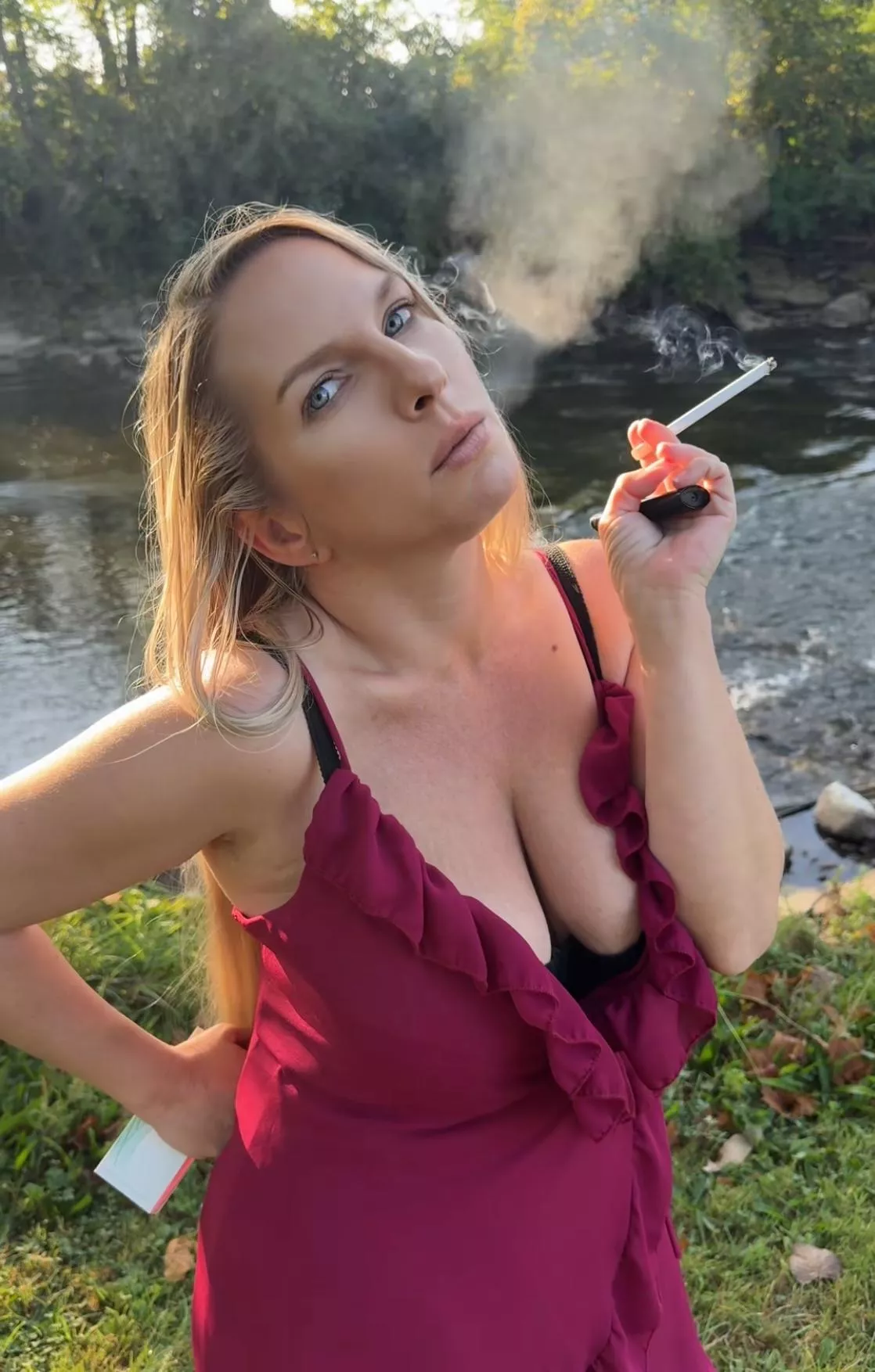 39yo smokey milf with natural DD's 