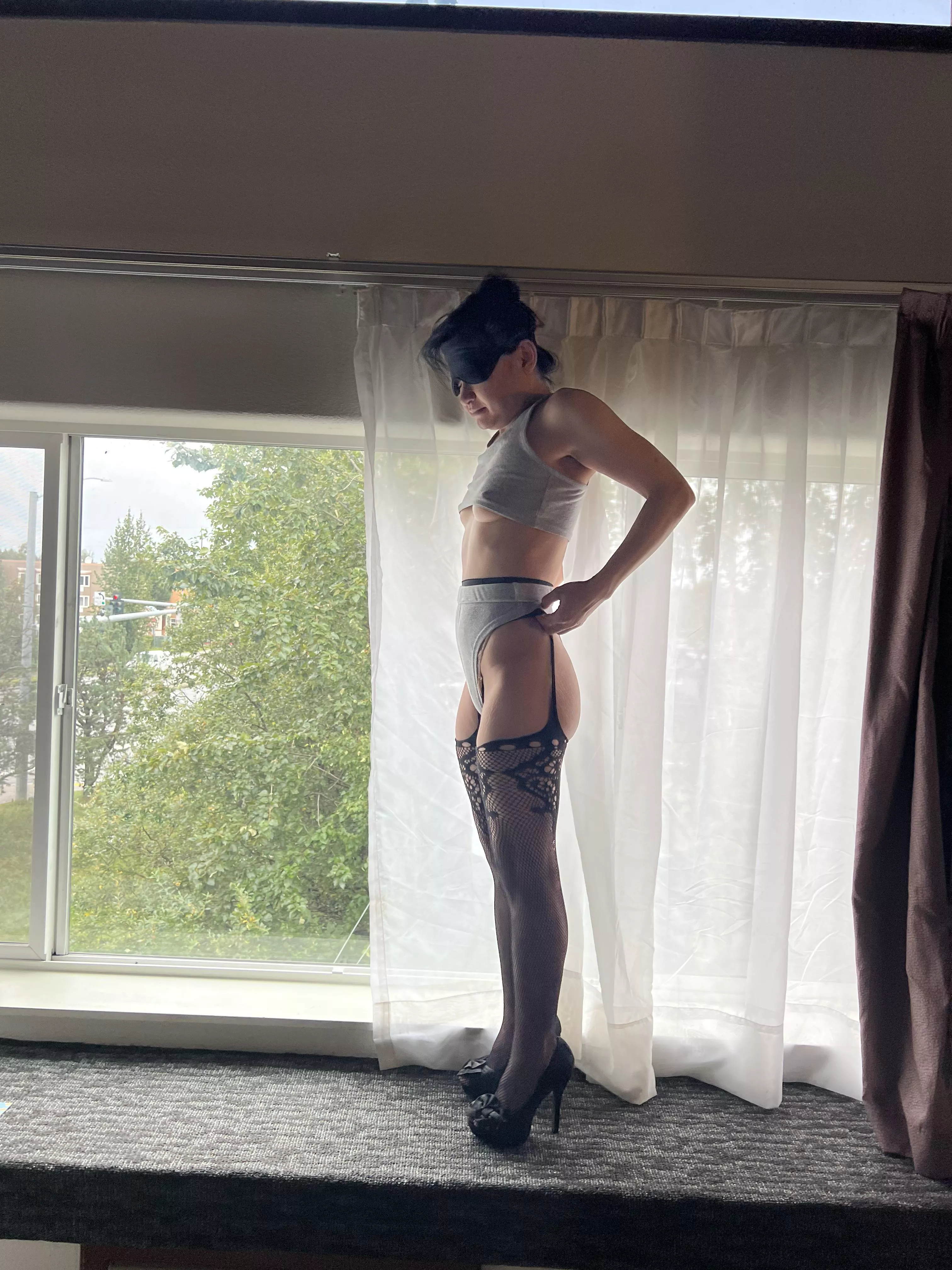 Anyone real out there looking for a 4’10” Asian hotwife ☺️