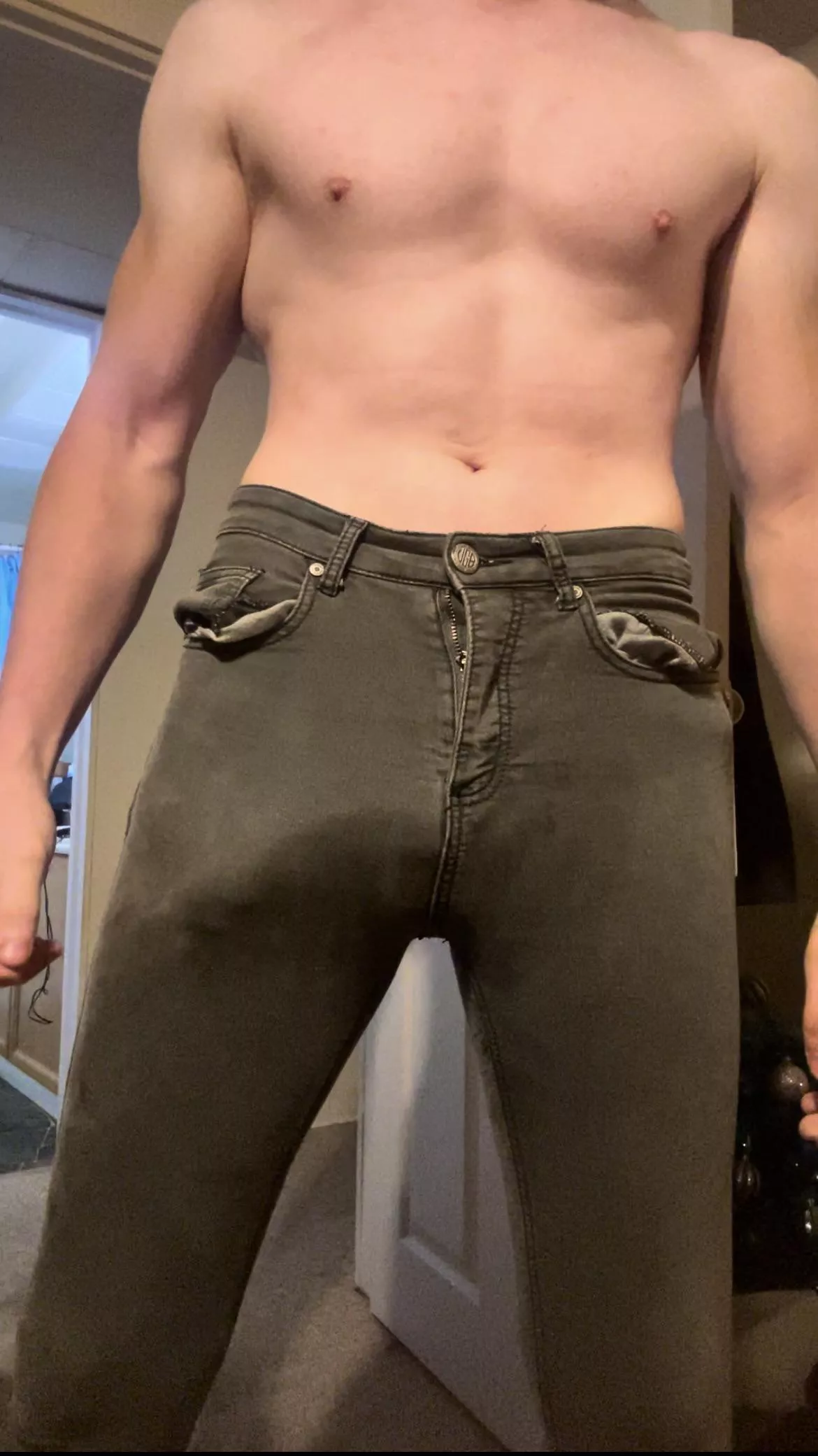 Could swear I see something hiding in these jeans 🤔(20)