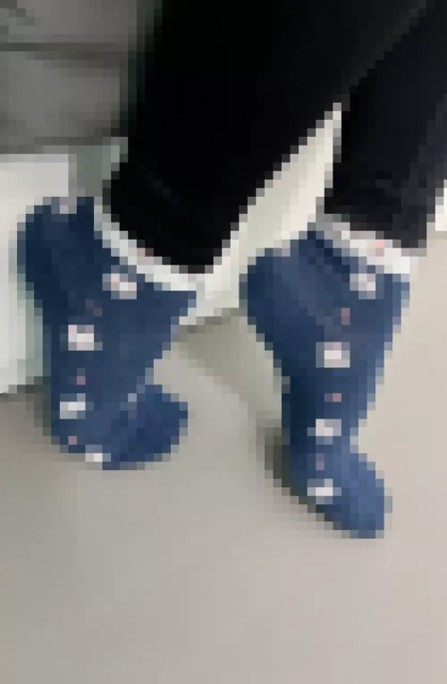 Day 16 of socktober - high arches and navy blue socks 💙