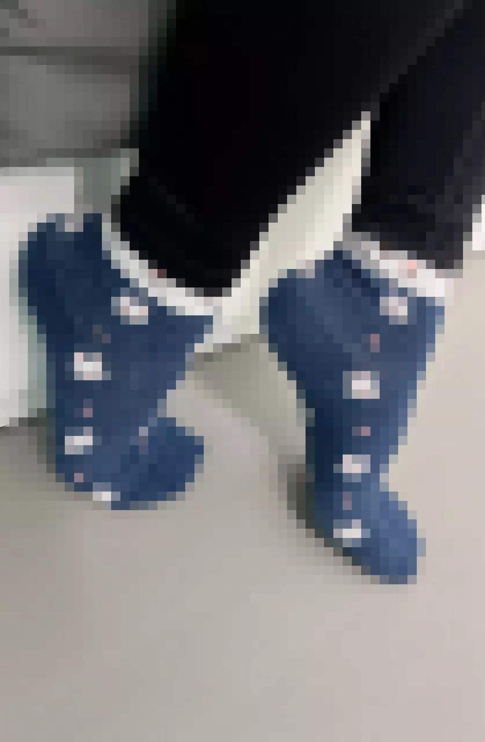 Day 16 of socktober - high arches and navy blue socks 💙