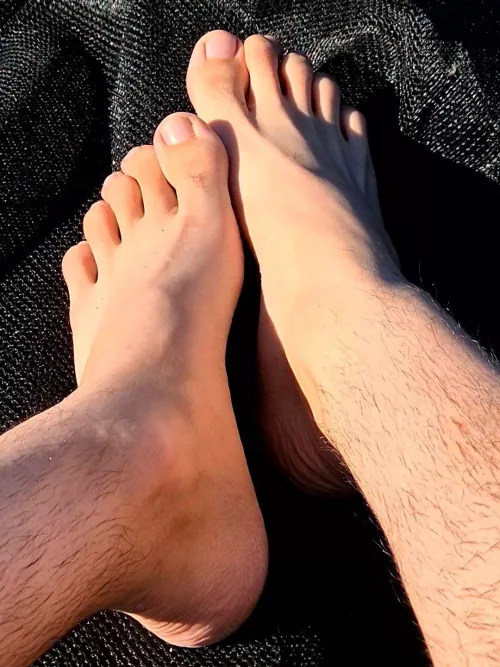 Do you like my feet in the sunlight?☀️