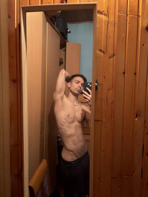 Do you like swimmers body?😋