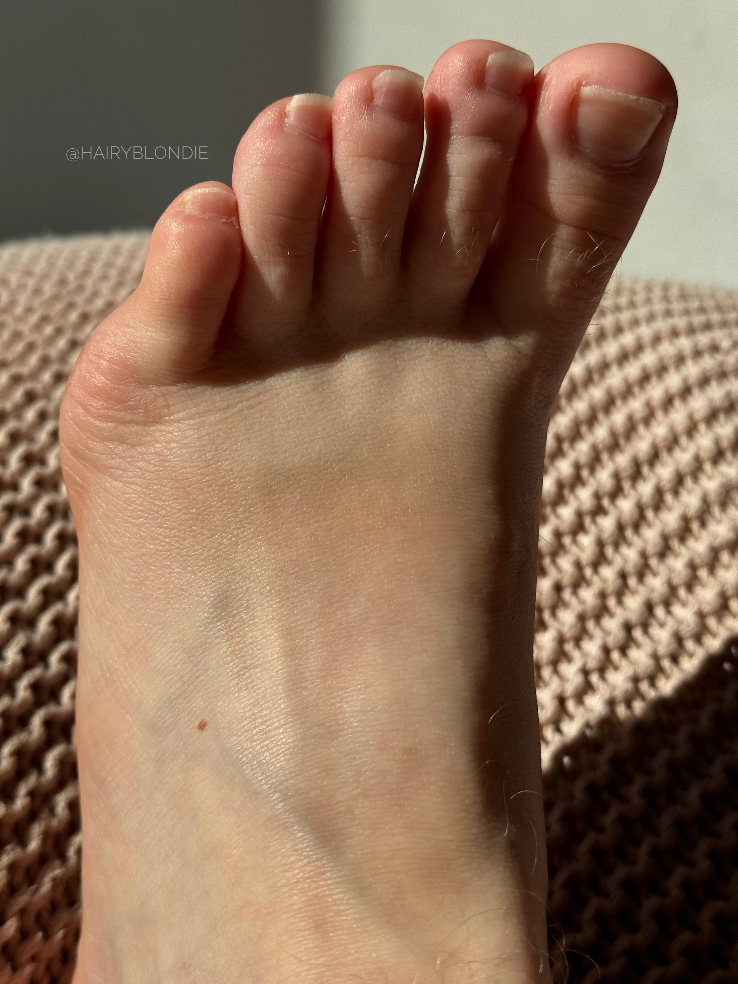Hairy feet are not masculine or feminine, they are just sexy!