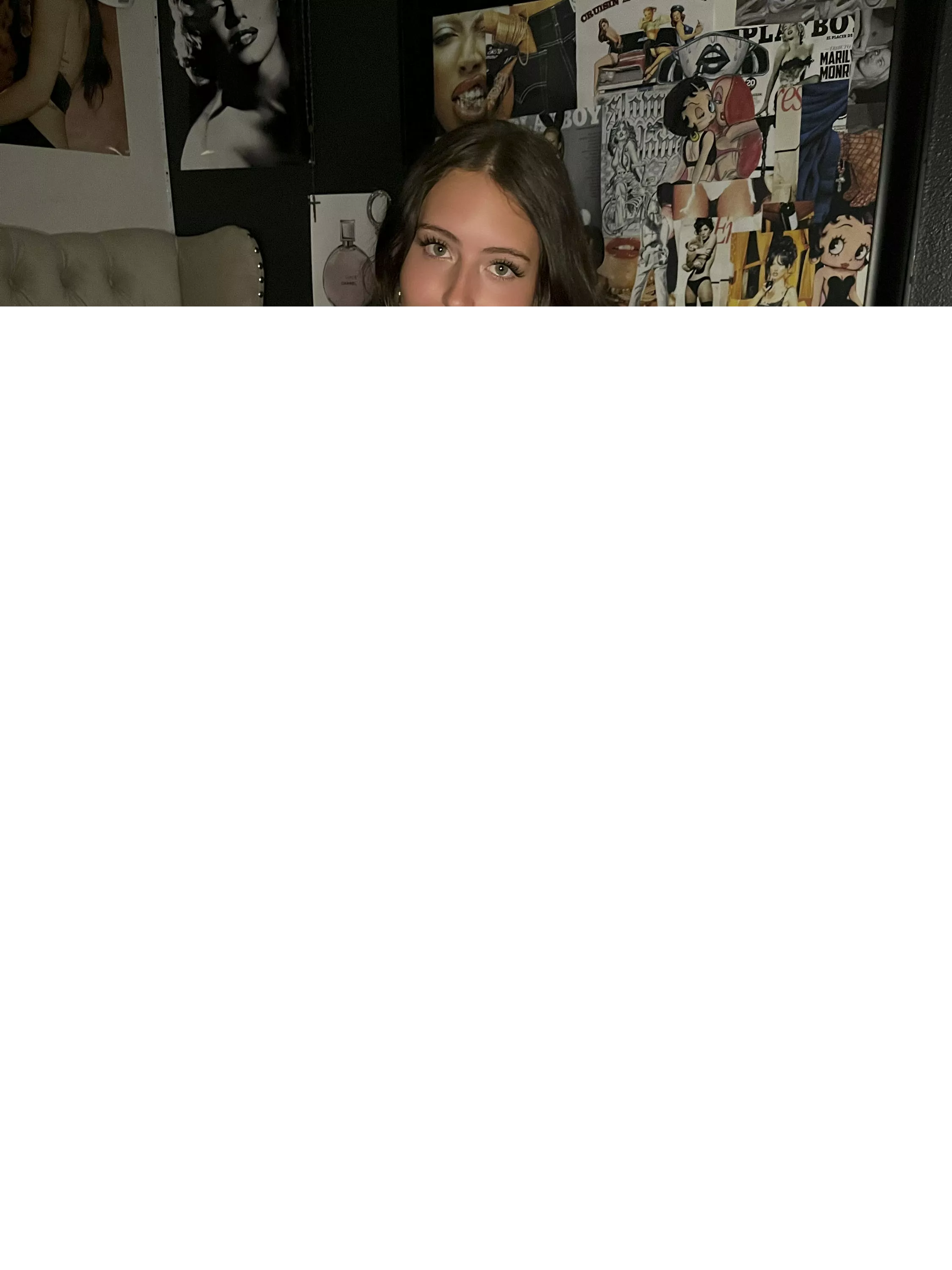 happily showing my natural tits to the older men on here 🥰