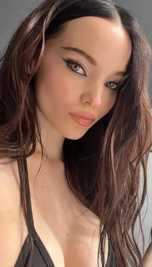 Her darker hair really made her eyes pop.  