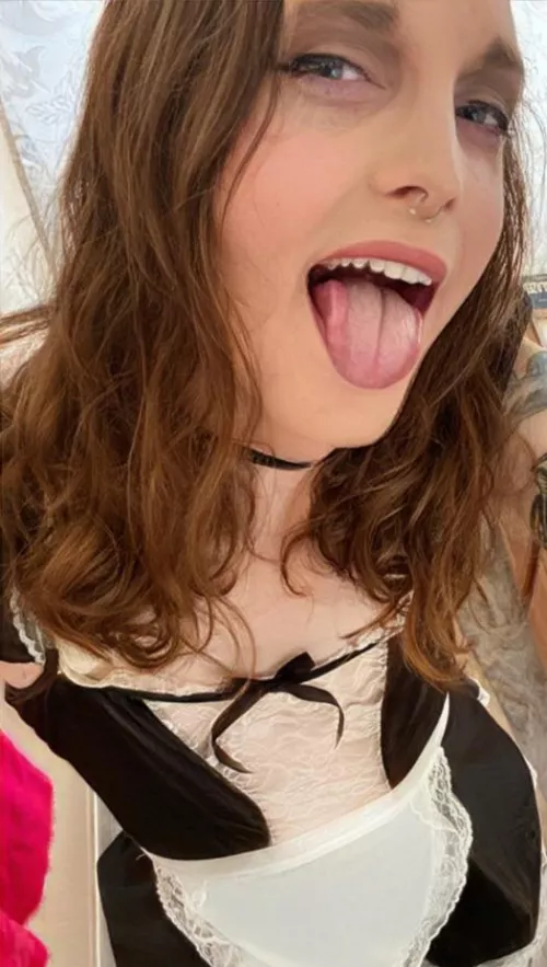 hi ask me what im into