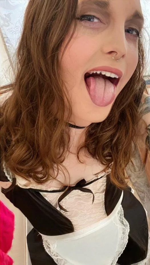 hi ask me what im into