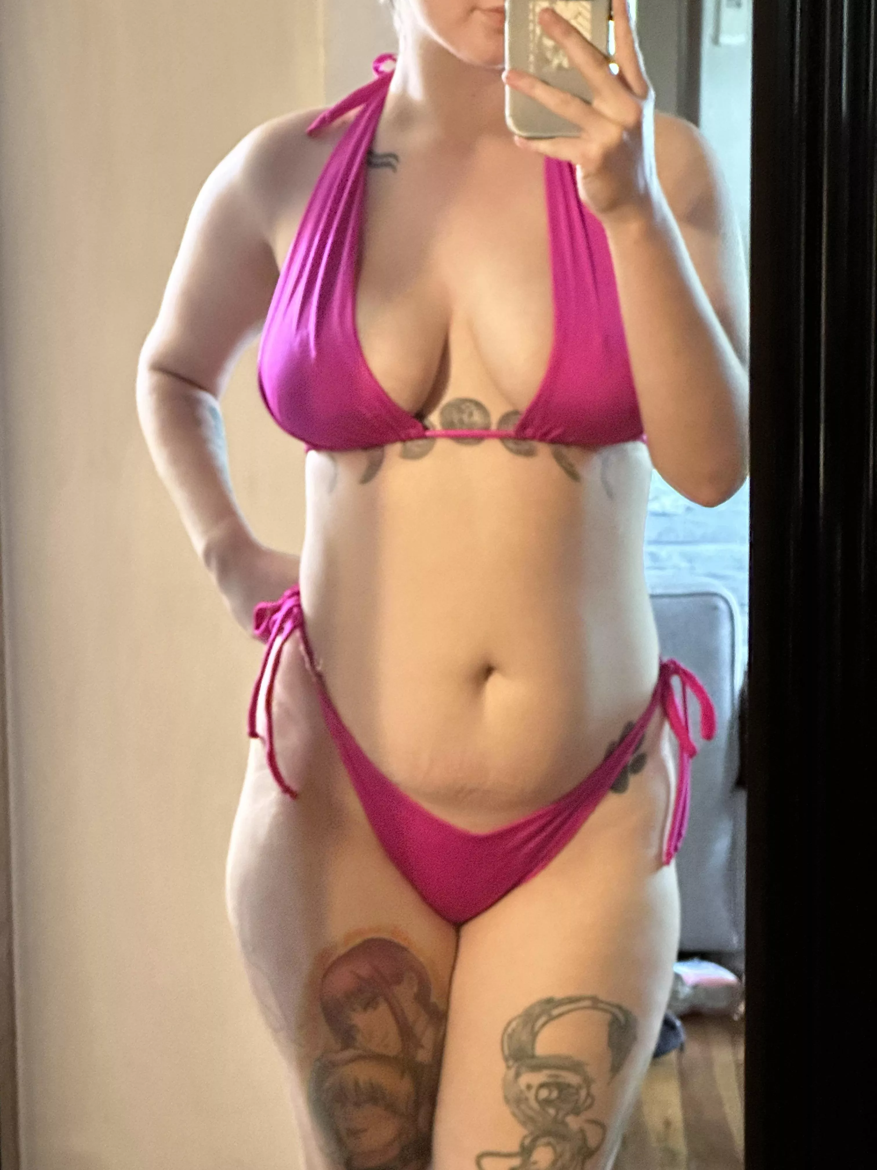 I think this bikini flatters my tummy 