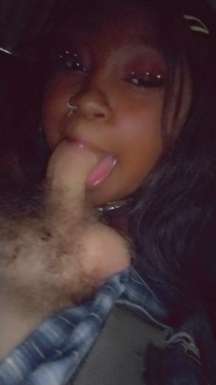 Let me take cute pictures with your cock in my mouth👄💋