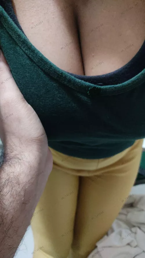 Need one more helper to hold my melons when it's down like this. Do you prefer to go hard or soft when it comes to melons squeezing 😜