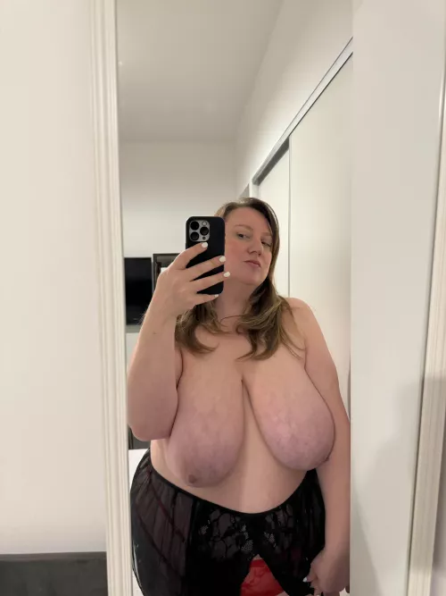 say 'yes' if you would show me to your friends (anyone who says YES will get free nudes)