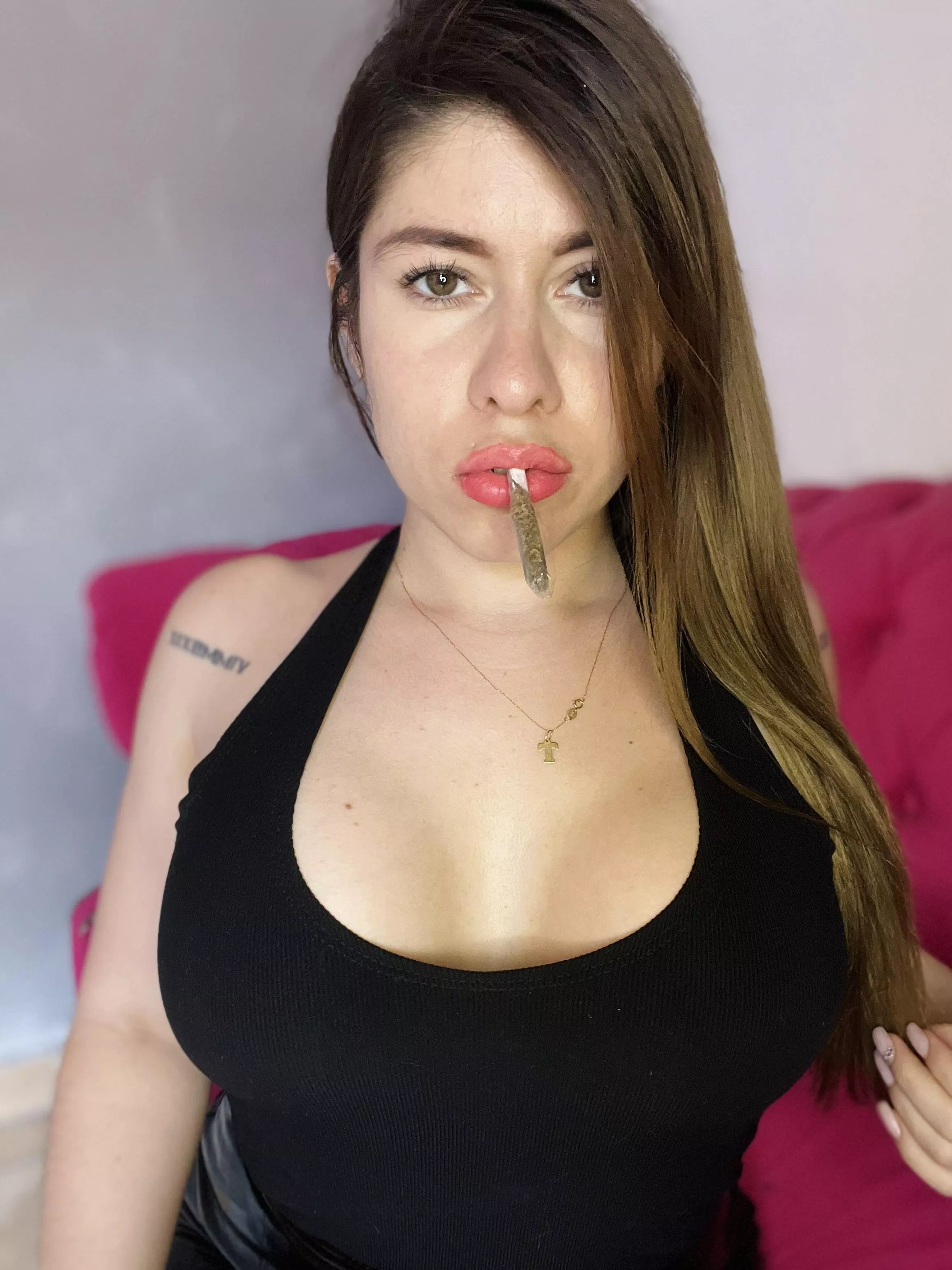 Sexy stoner, your ideal girl