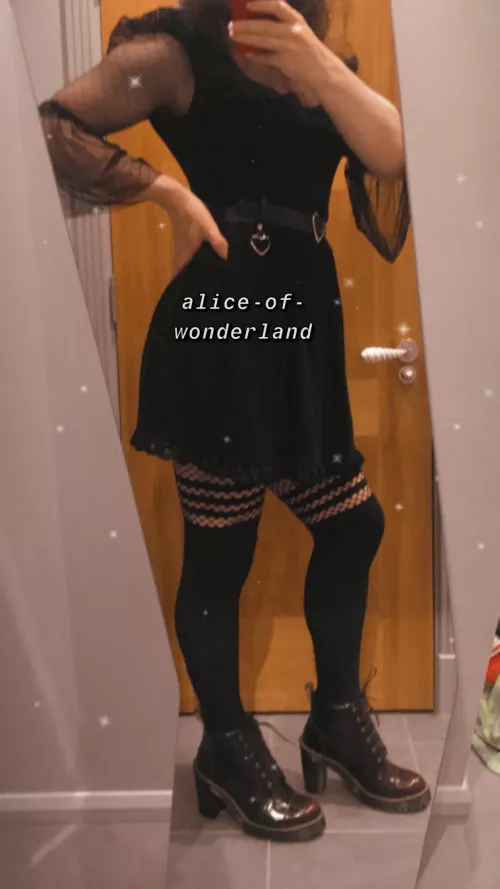 someone take advantage of me while i’m feeling cute?😋