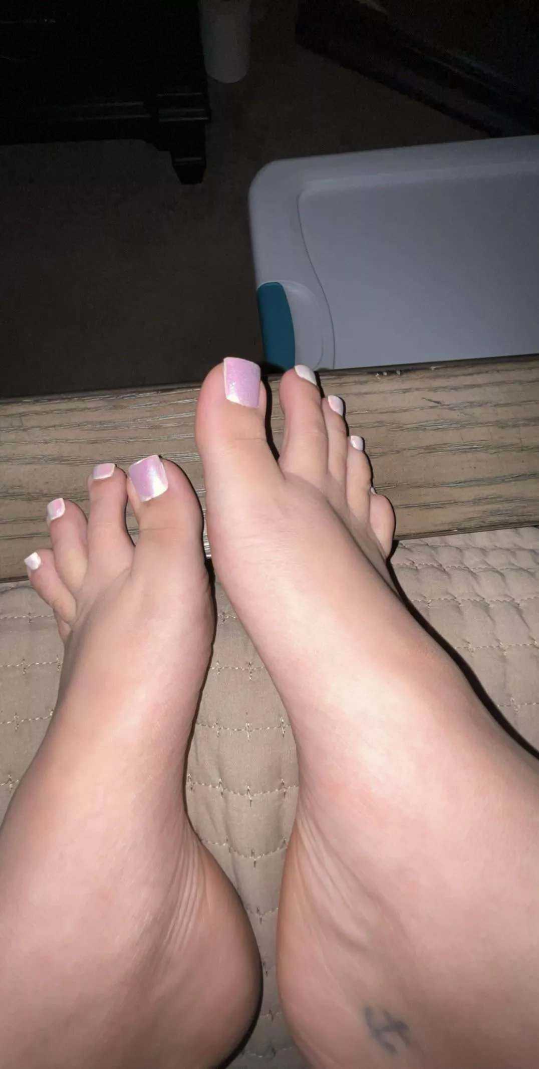 Still got the pink toes, maybe I’ll change to white 😏 I need my feet worshipped 