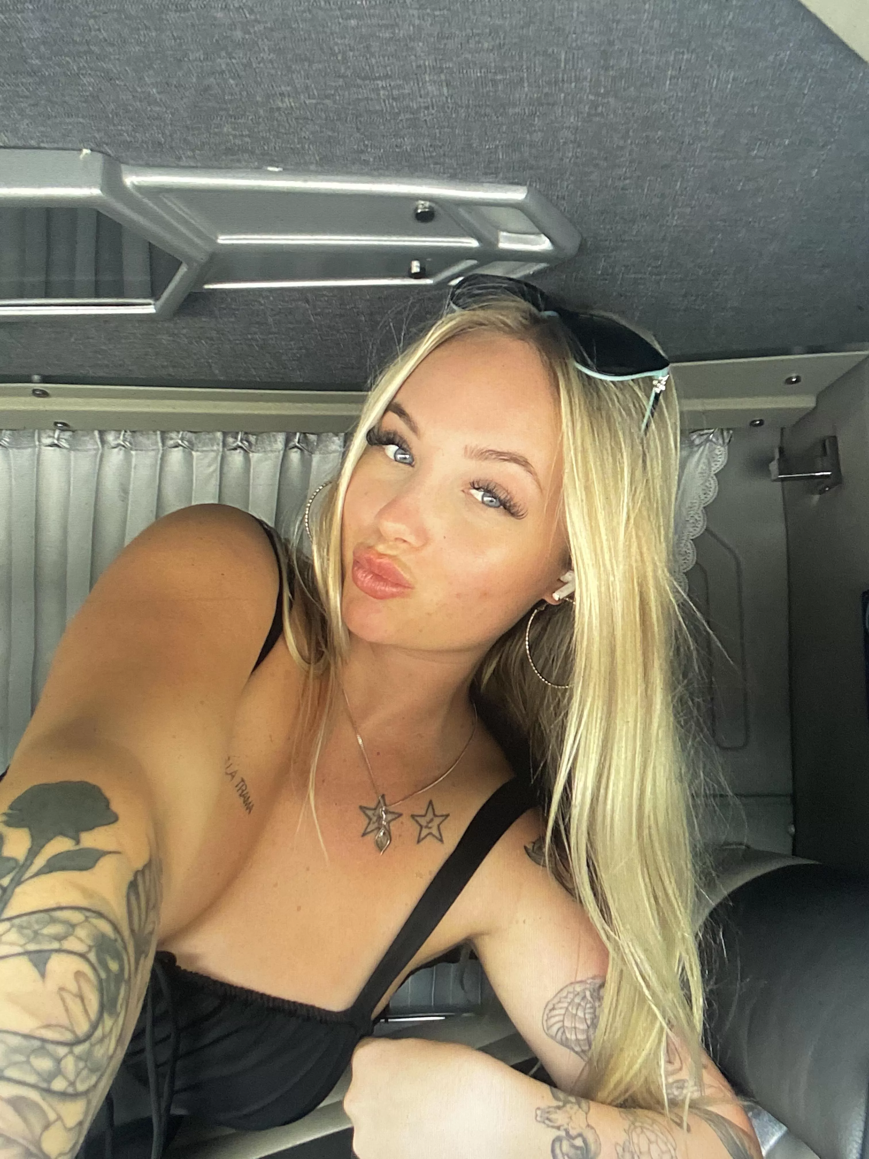 [sydney] am i making you hard right now? ;)