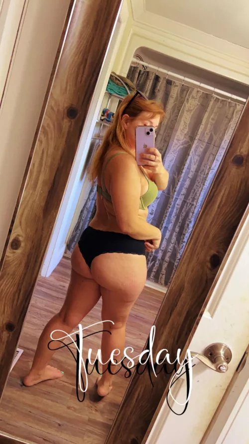 Tuuuuushy Tuesday 🤷🏼‍♀️ 😂 