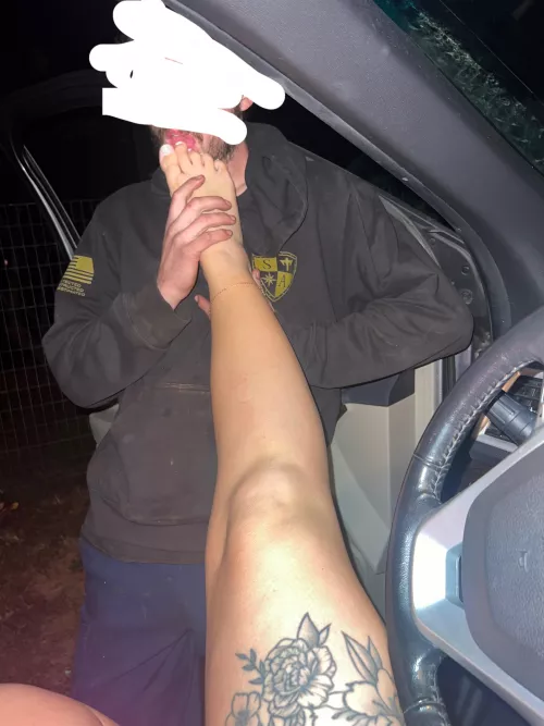 When I return home from a date a cuck should worship my feet 