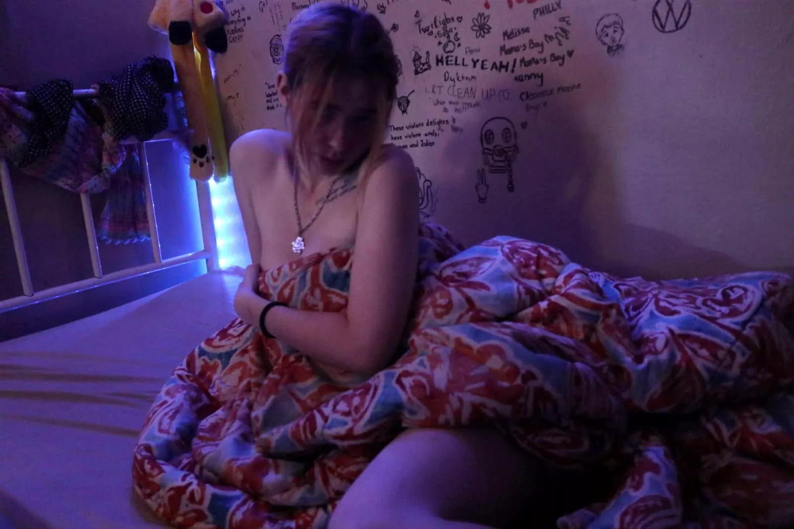 would u cuddle up next to me?~