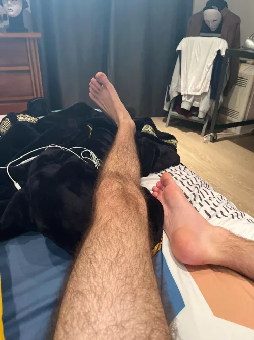 21 french . Looking for jerk bro 