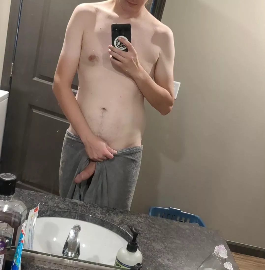 33[M]4F Looking for someone to bend over this counter