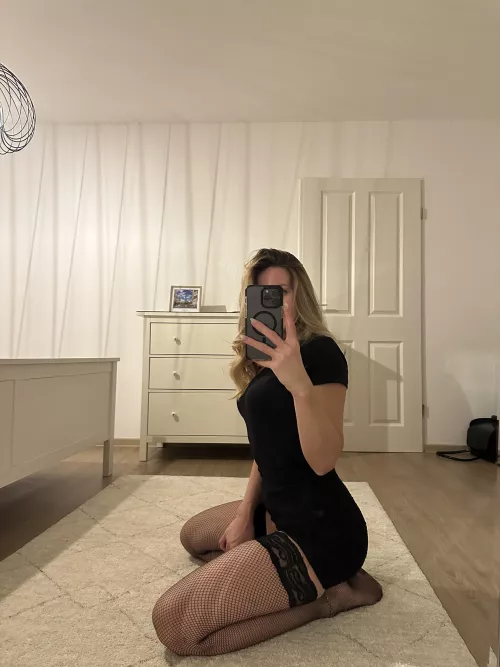 all the naughty girls wear stockings :)