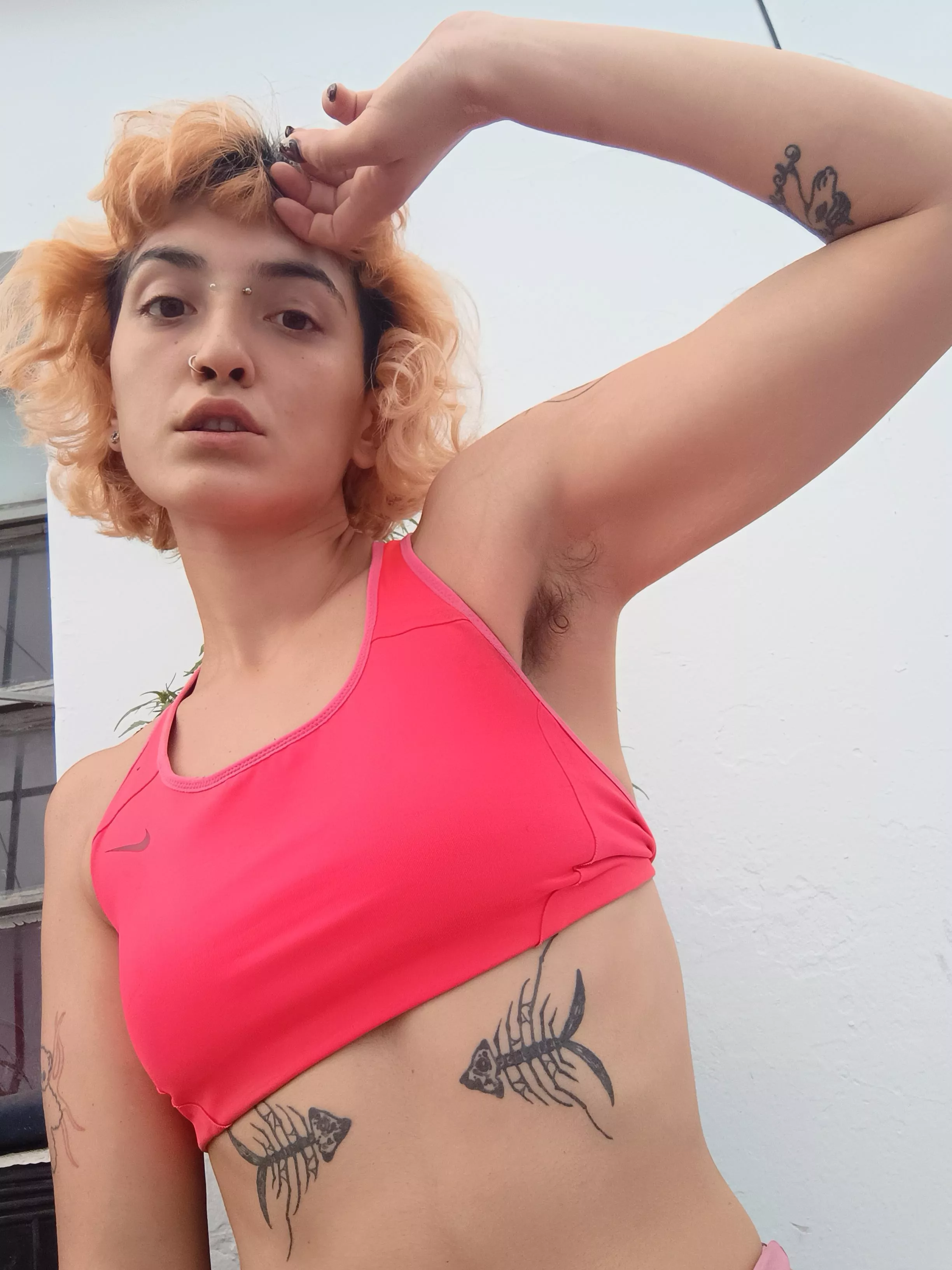 aroma of hairy armpits after training outdoors [HS]