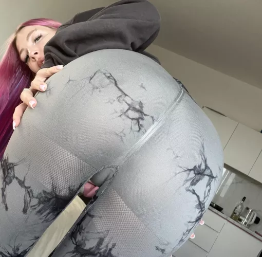 Do you like my new leggings? I think they look great
