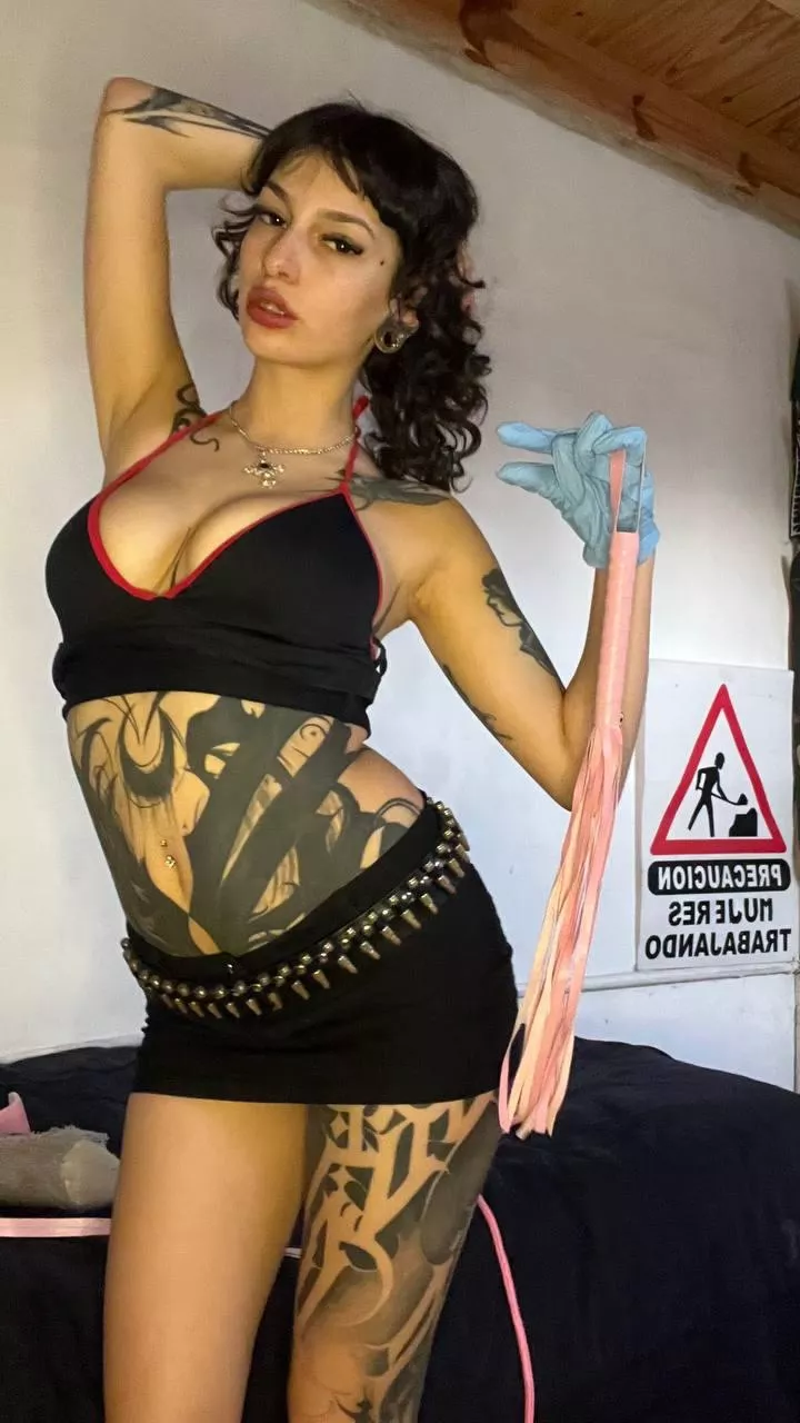 Give me a sign if your smaller then 6 inch, probably all of you lol