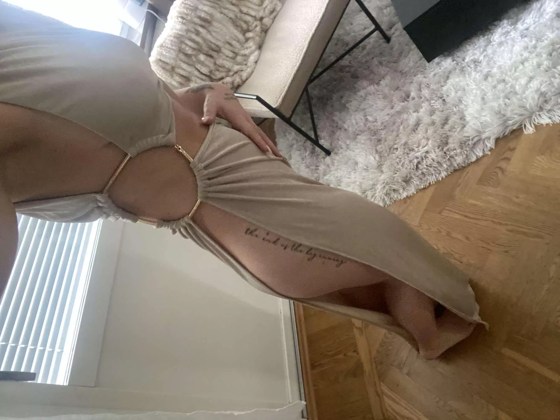 Going out without a dress, my husband is in danger