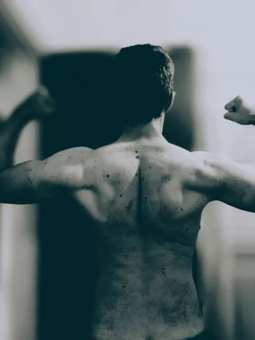 Gone from 1 pull up to 10-12 on a fresh back this year. Remember to celebrate your wins 💥