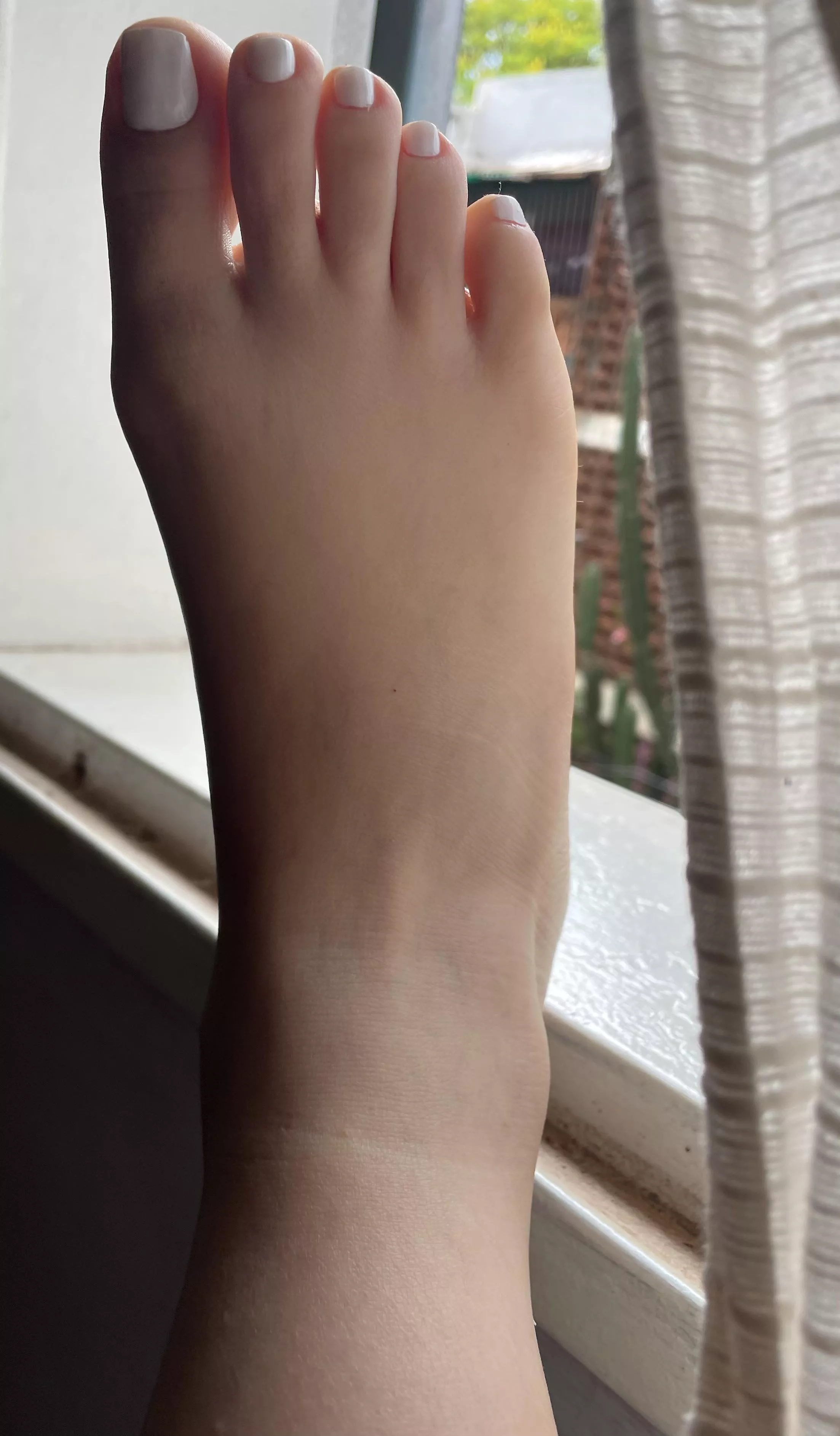 Here I am honey, I'm your new goddess! Forget everything else and I want your attention