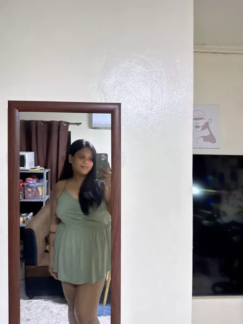 Hi. Anyone free to chat? Hmu