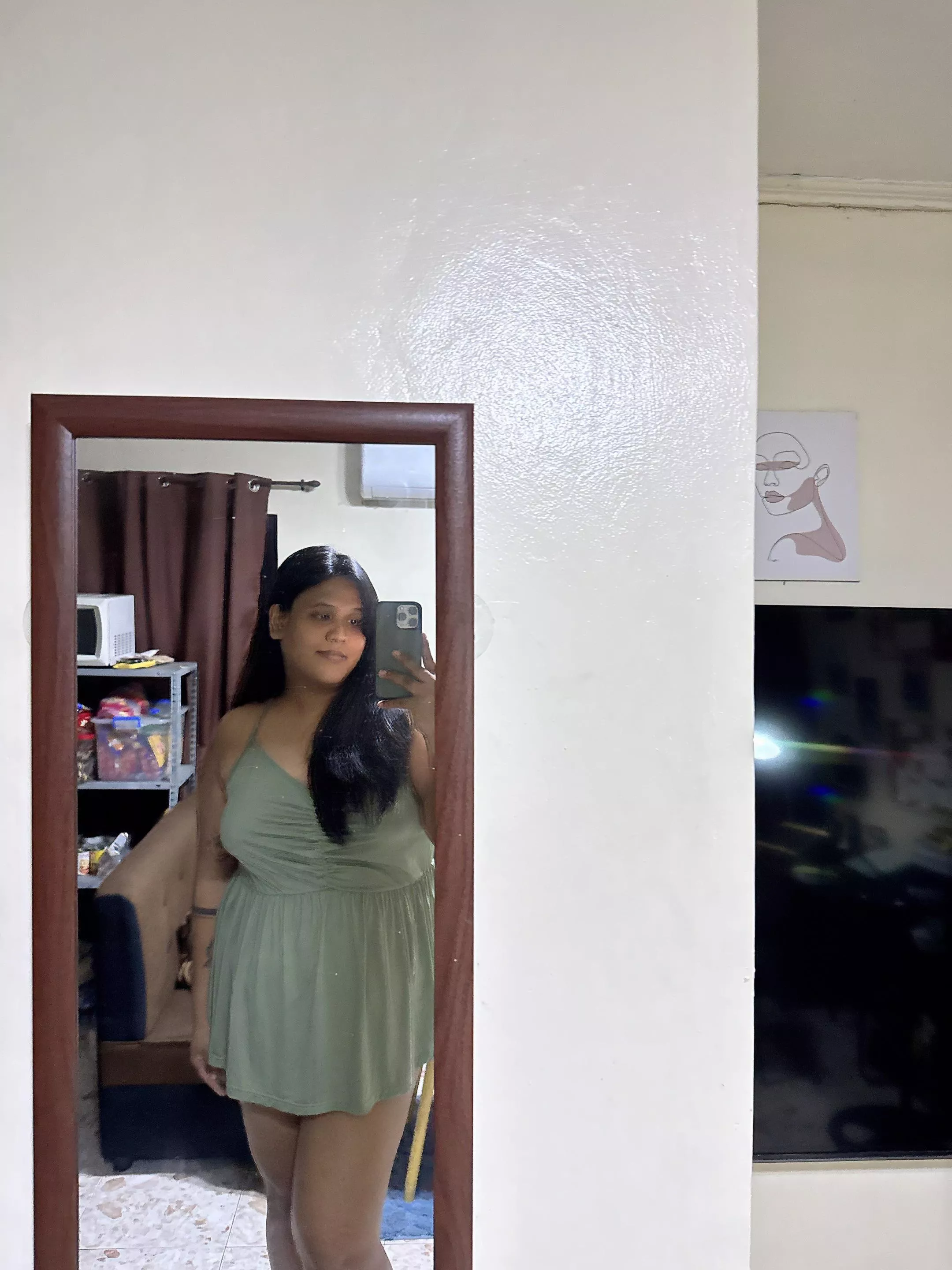 Hi. Anyone free to chat? Hmu