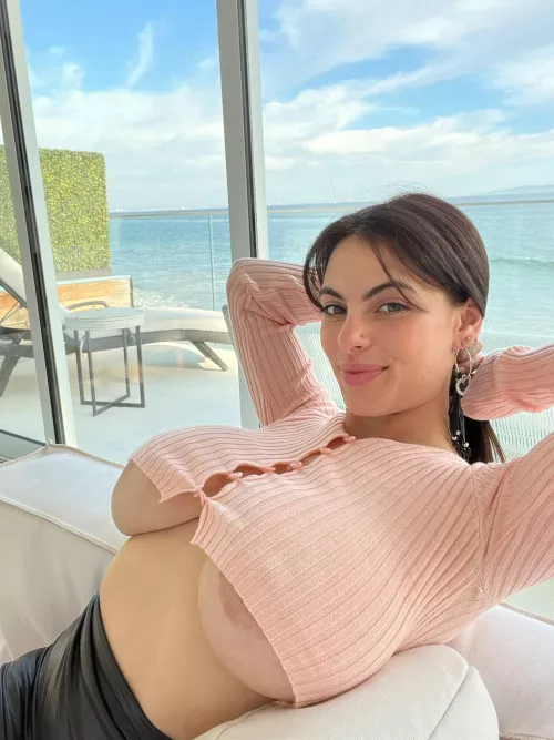 Hi loves 😍 it’s me, Alexa Pearl, the one and only. I wanted to stop by and say how grateful and honored I am to have such LOYAL & SUPPORTIVE fans 😭❤️ I’ve heard about this Reddit page- and FINALLY made it here. So I hope you guys don’