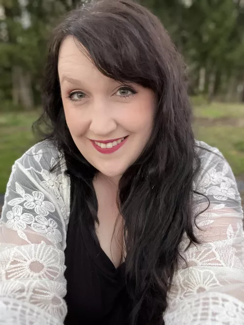 Hi there, just a milf out in the wild. 