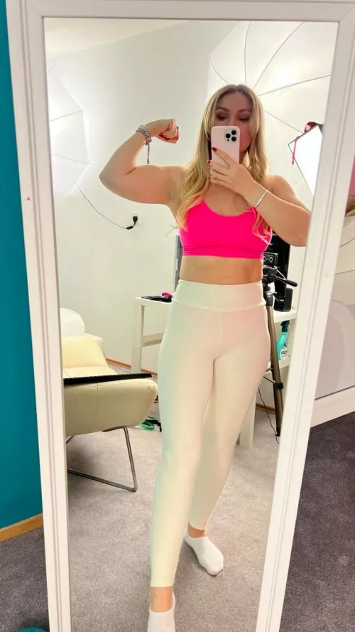 I don't need to be a magician to make your jaws drop in these sexy white leggings