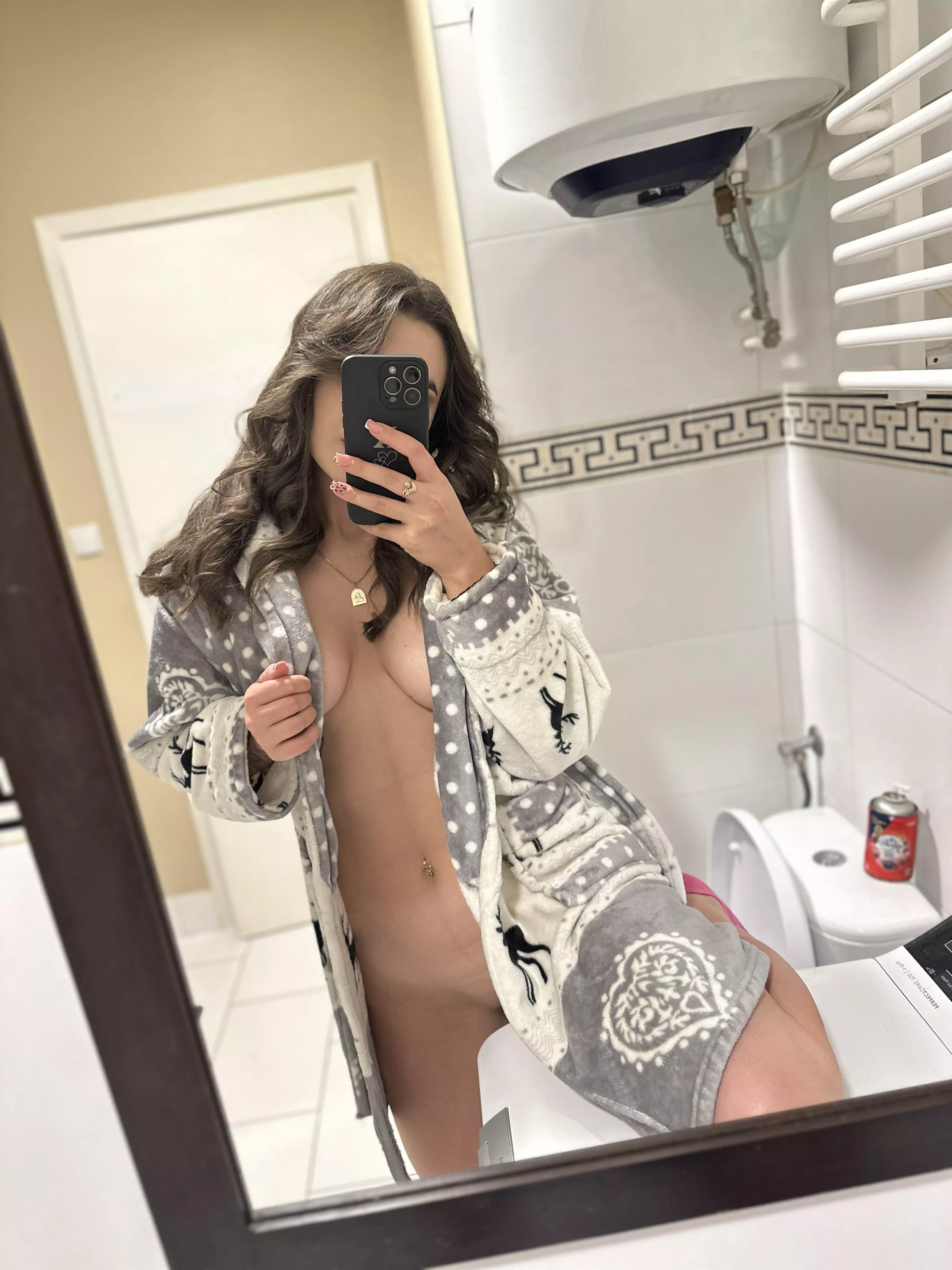 Ich komme gerade aus der Dusche💦 Du darfst mich aber gerne auch wieder einsauen😉