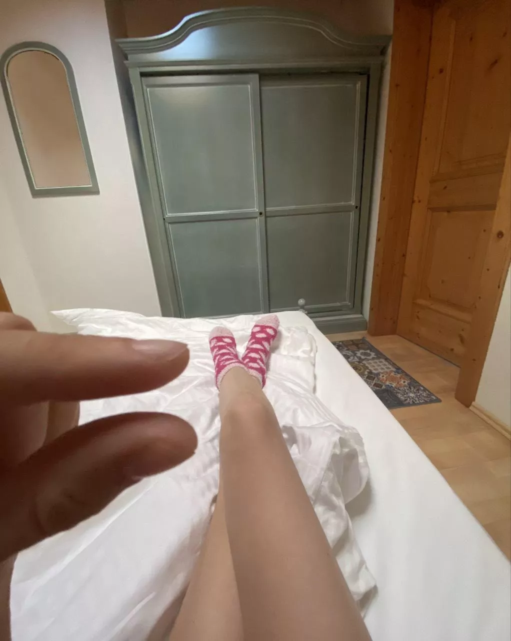 I’m feeling a bit ill, but that’s no excuse for my subs to slack off. Time to step up and spoil your Goddess with gifts that will brighten my recovery. Don’t disappoint me!