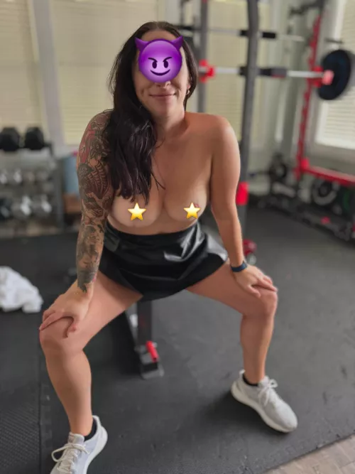 It’s leg day today but might do a little chest as well😈🥰