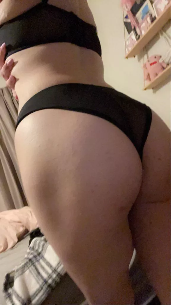 Lemme be your new favourite addiction 