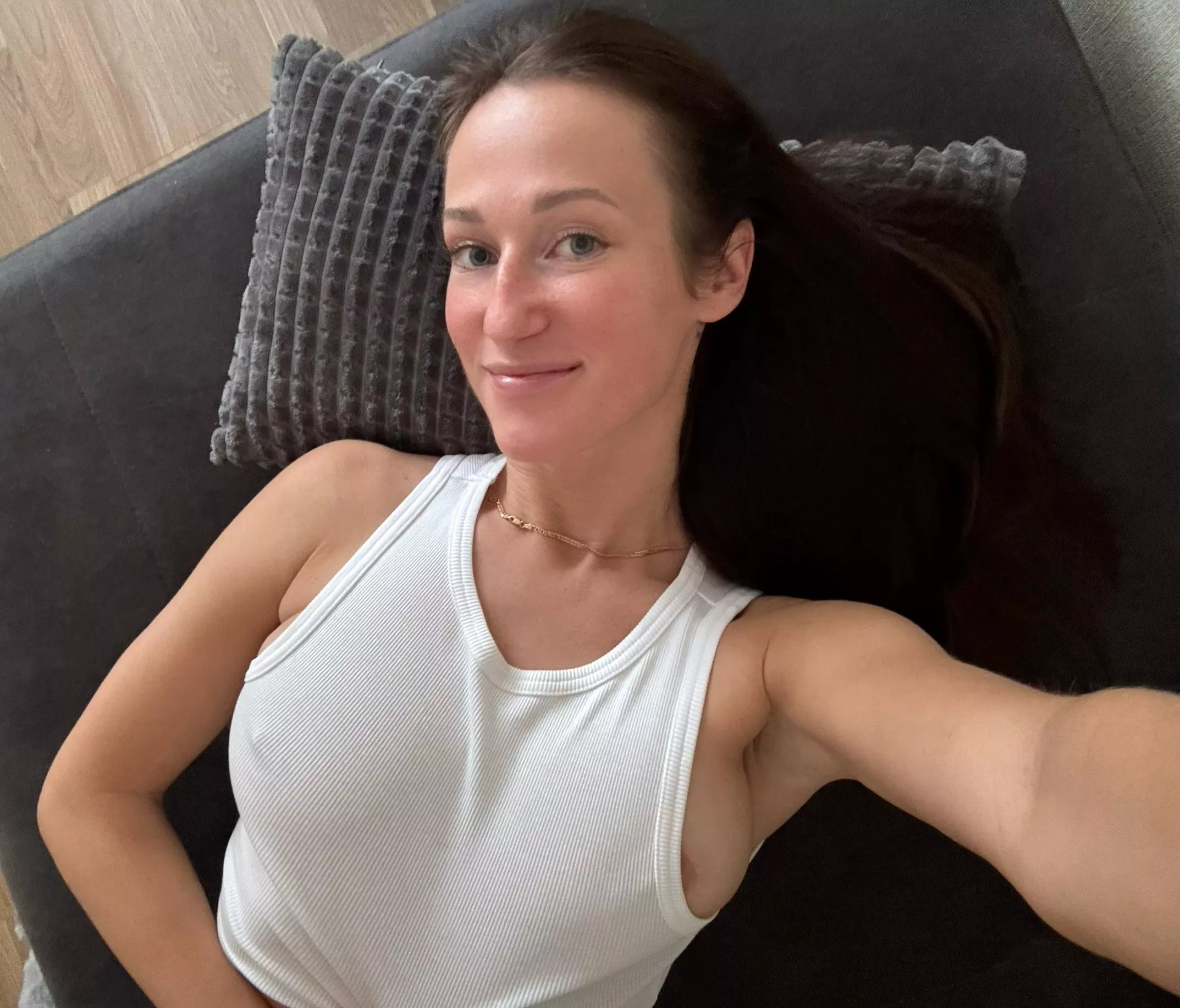 Lets play “dont lose eye contact” game;)