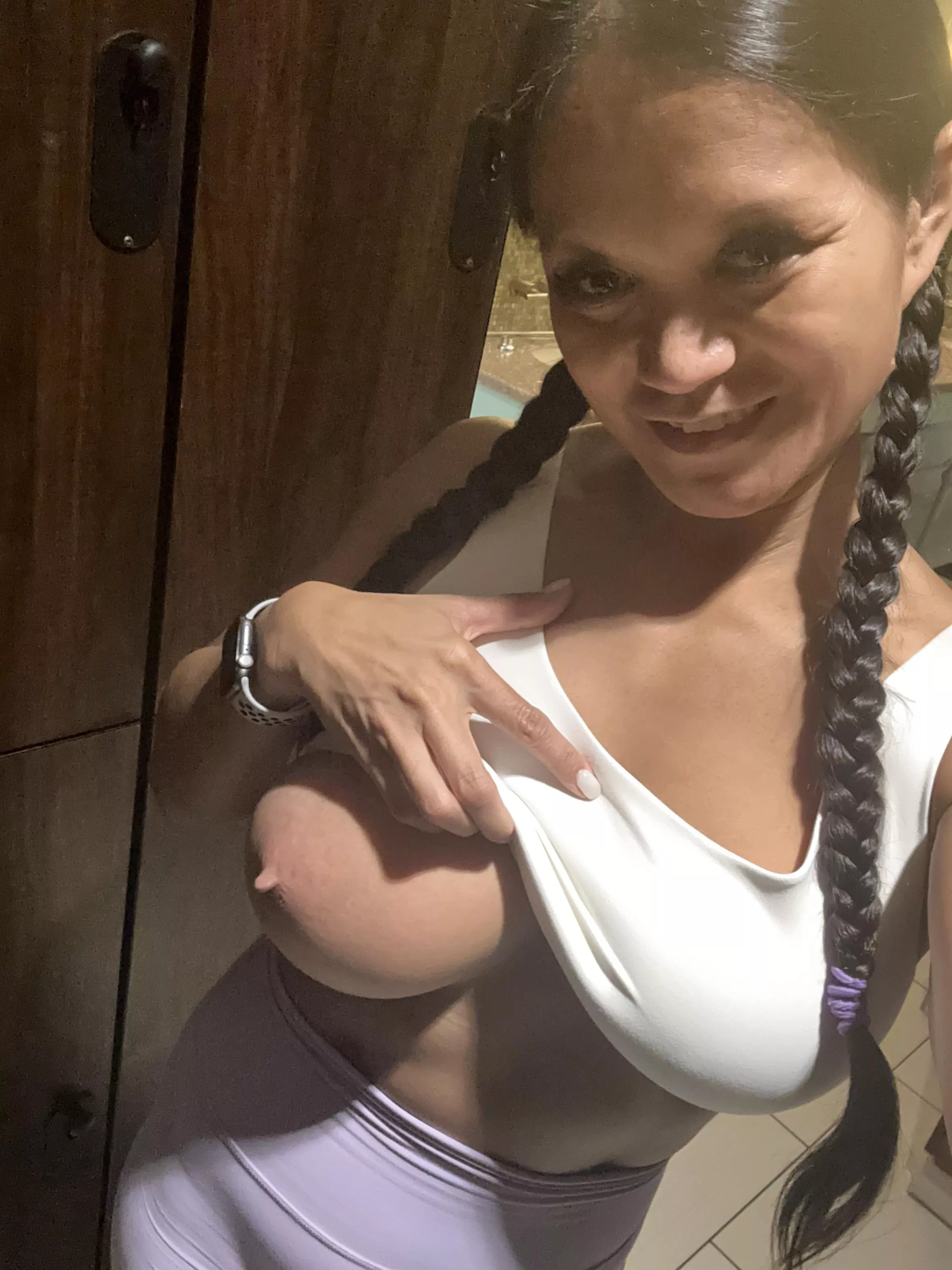 Let’s play inside the locker room . Any dirty& naughty ideas to throw a load on me 