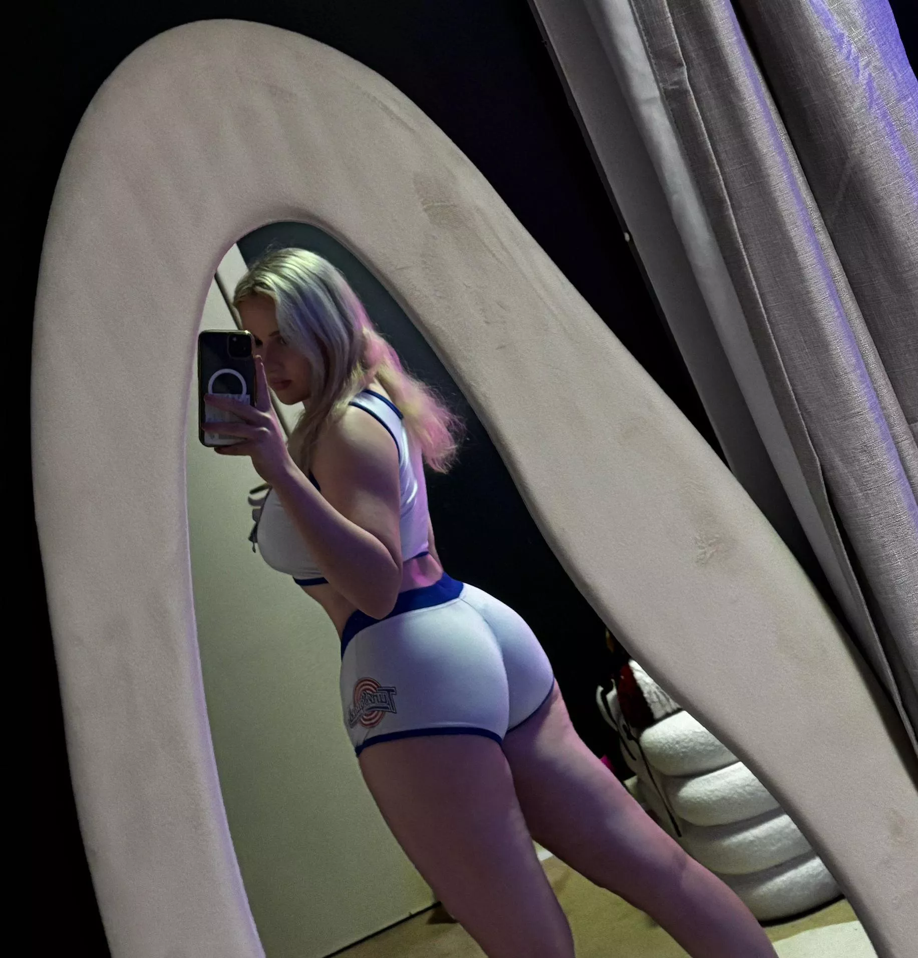 loving how my ass looks in these 🥰