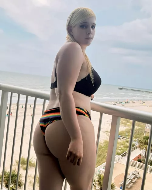 Maybe I can add a lil color to your day 😏