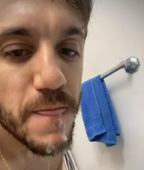 my name is Devon, i want everyone here to know what i look like with my own cum on my face 