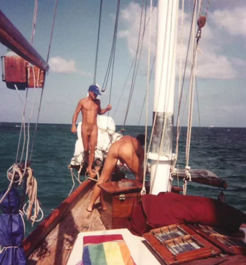 Naked sailing 