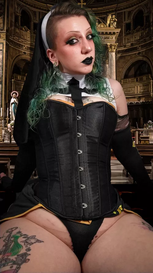 open surgery scar peeking out so cute 🖤 30F L2, L5, hip dysplasia, POTS, fibromyalgia